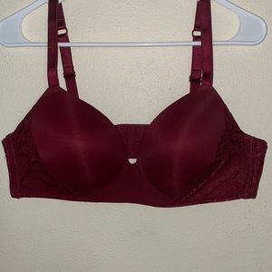 Maroon color bra super soft is laced on the sides. Size is 40C